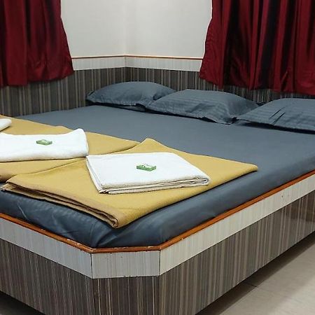 Sai Raghunandan Guest House Shirdi Exterior foto